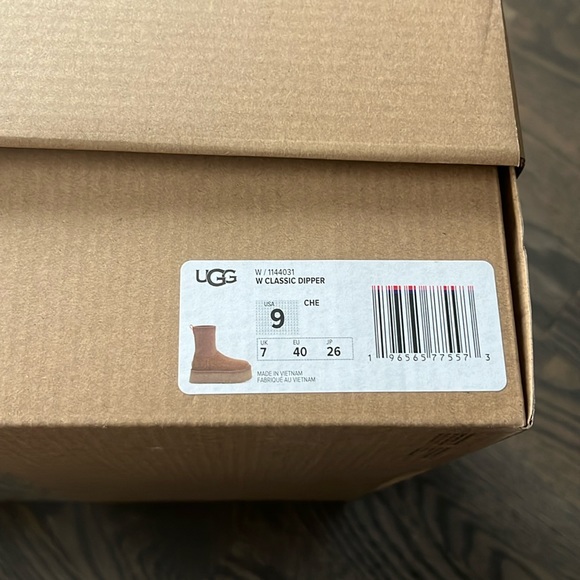 UGG Classic Dipper Platform Boot (9) FINAL SALE - Picture 4 of 4